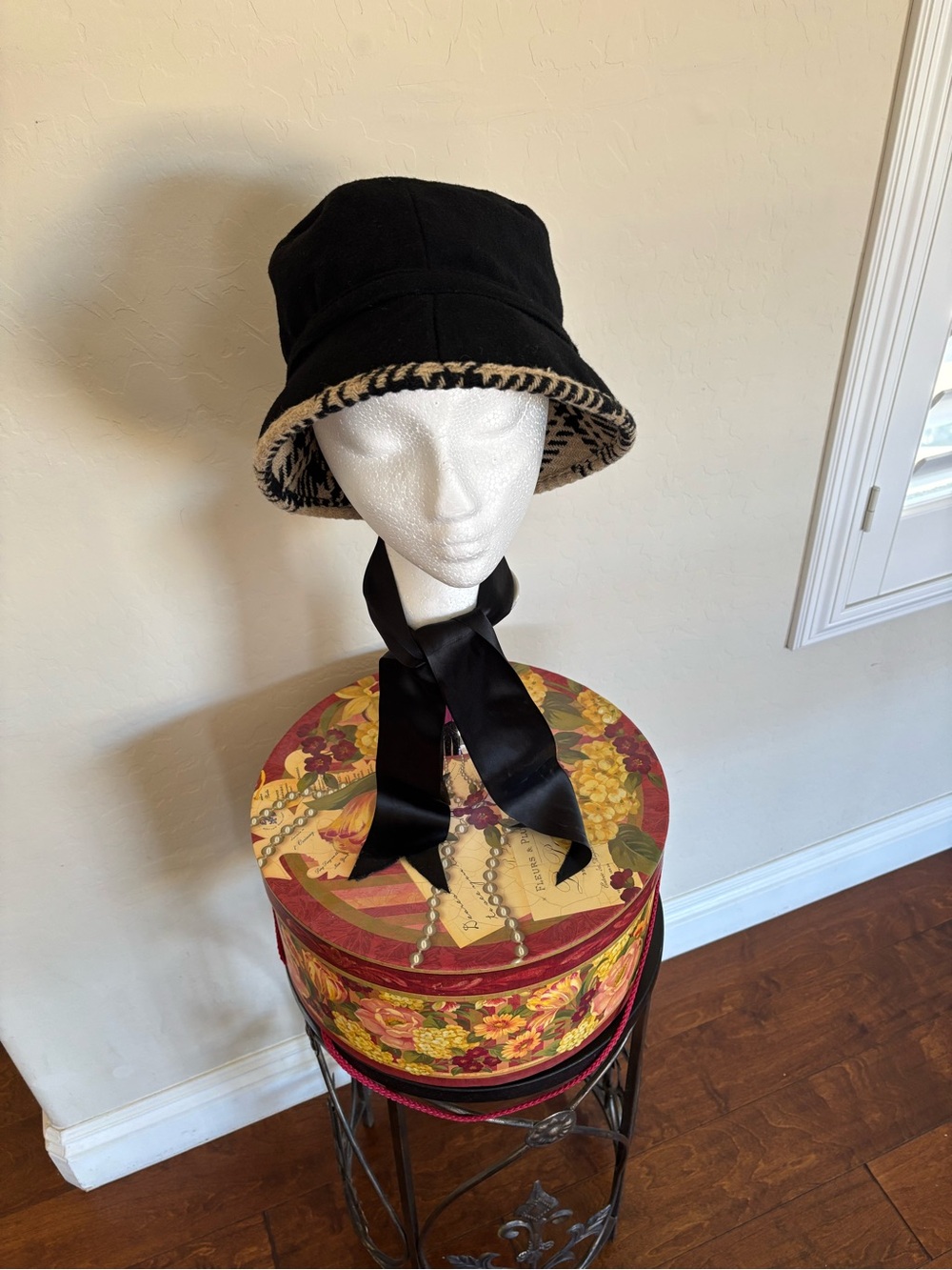 Ann Taylor Loft Black Bucket Hat with Black & Tan Print Trim.